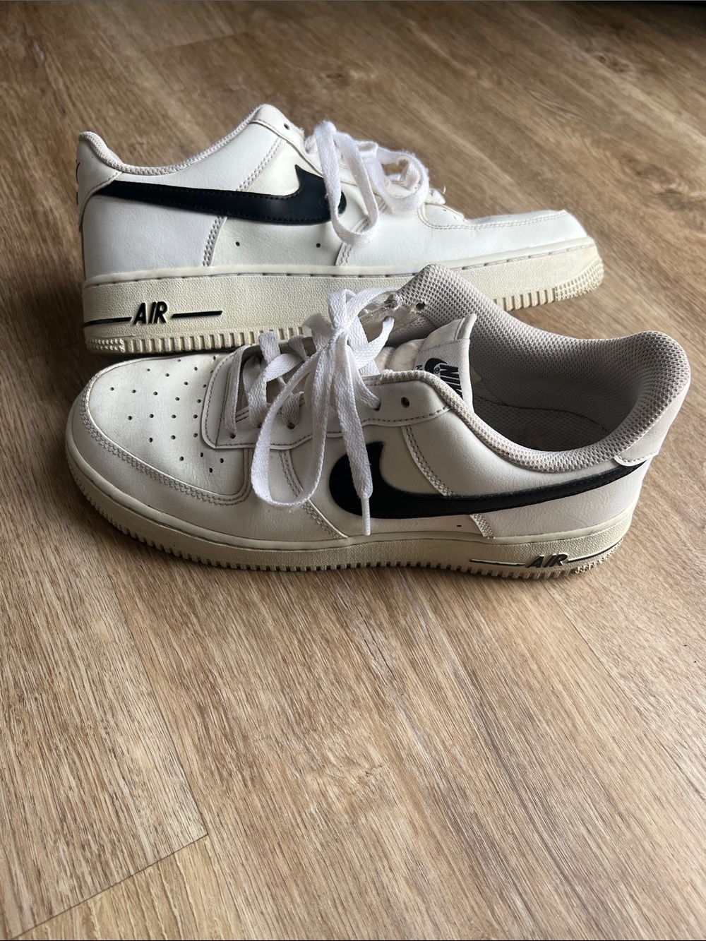 Nike Air Force 1 Men's White Black Low-Top Sneakers